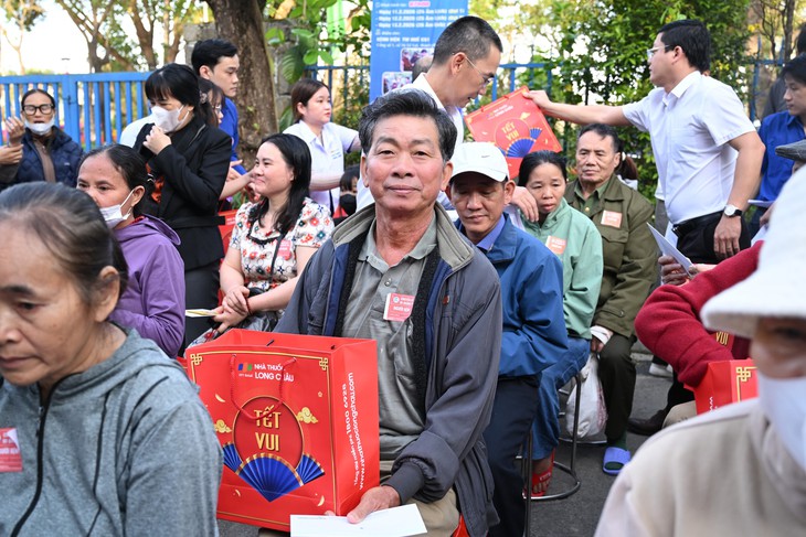 ‘Chuyến xe yêu thương’ cùng Long Châu mang Tết đến với bệnh nhân có hoàn cảnh khó khăn- Ảnh 3. ‘Chuyến xe yêu thương’ cùng Long Châu mang Tết đến với bệnh nhân có hoàn cảnh khó khăn- Ảnh 3.