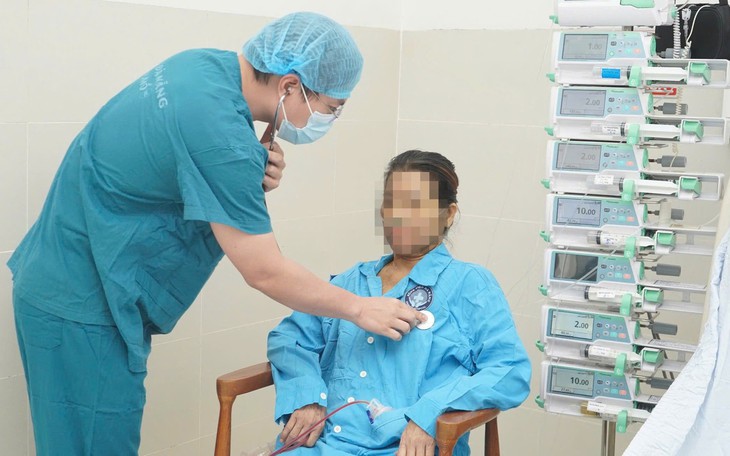 Đau cột sống kéo dài ở người cao tuổi, nhiều trường hợp phải phẫu thuật- Ảnh 2.