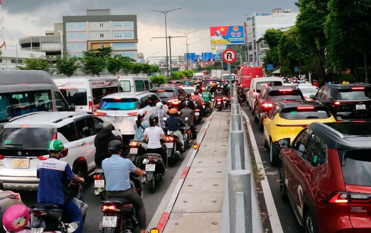 Người dân TP Hồ Chí Minh lưu ý lộ trình di chuyển khi xem bắn pháo hoa- Ảnh 1.