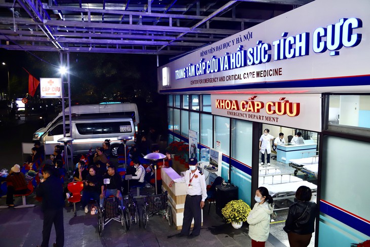 Tết bệnh viện (2): Giao thừa không náo nhiệt- Ảnh 1.