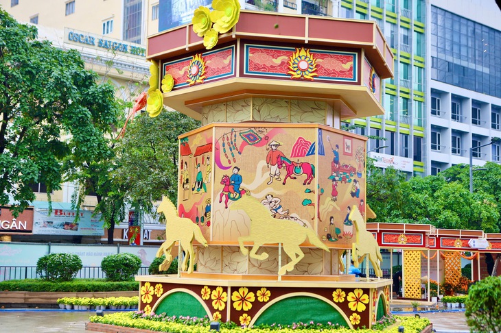 Cận cảnh linh vật ngựa tại Đường hoa Nguyễn Huệ- Ảnh 6.