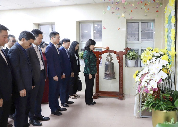Bộ trưởng Đào Hồng Lan thăm, chúc Tết một số đơn vị của Bộ Y tế, Bộ Công an- Ảnh 1. Bộ trưởng Đào Hồng Lan thăm, chúc Tết một số đơn vị của Bộ Y tế, Bộ Công an- Ảnh 1.