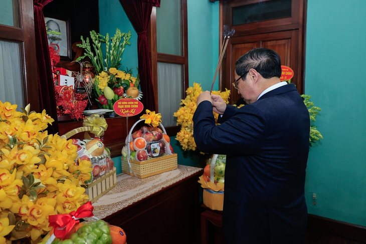 Thủ tướng dâng hương tưởng nhớ Chủ tịch Hồ Chí Minh- Ảnh 1. Thủ tướng dâng hương tưởng nhớ Chủ tịch Hồ Chí Minh- Ảnh 1.