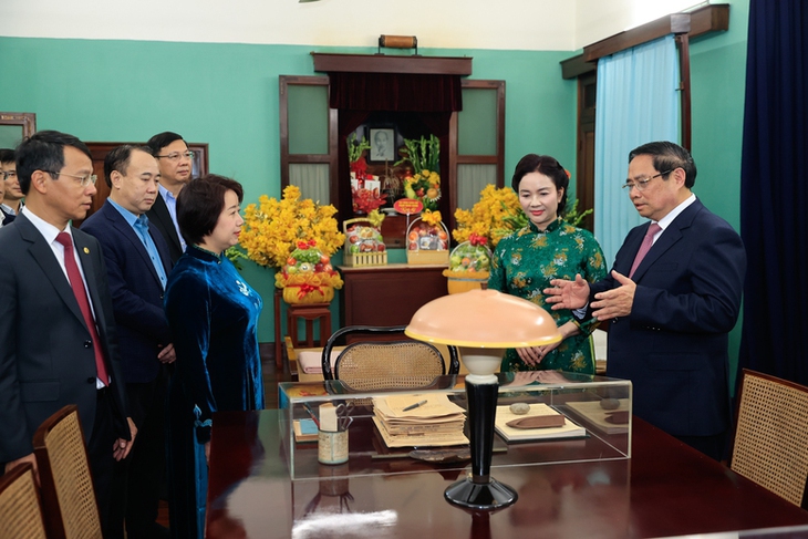 Thủ tướng dâng hương tưởng nhớ Chủ tịch Hồ Chí Minh- Ảnh 2. Thủ tướng dâng hương tưởng nhớ Chủ tịch Hồ Chí Minh- Ảnh 2.