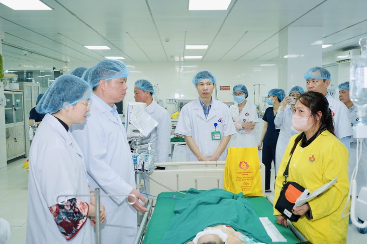 Bí thư Tỉnh ủy Nghệ An thăm, tặng quà bệnh nhi khó khăn dịp cận Tết- Ảnh 4.