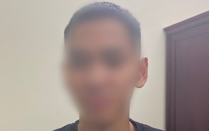 Nam thanh niên bị lộ hành vi đánh bạc trên điện thoại từ tin báo