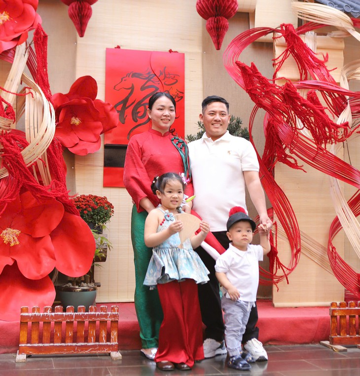Rộn ràng chụp ảnh Tết tại ngôi chùa cuối cùng Việt Nam được phong Sắc tứ- Ảnh 8.