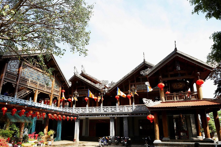 Rộn ràng chụp ảnh Tết tại ngôi chùa cuối cùng Việt Nam được phong Sắc tứ- Ảnh 7.
