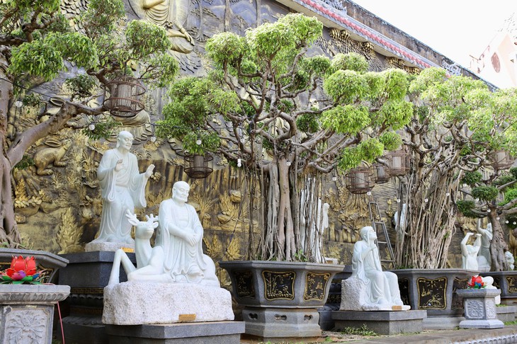 Rộn ràng chụp ảnh Tết tại ngôi chùa cuối cùng Việt Nam được phong Sắc tứ- Ảnh 13.