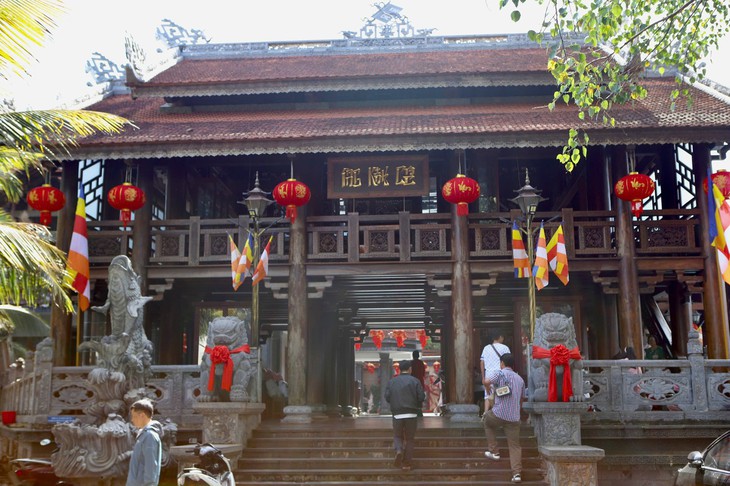 Rộn ràng chụp ảnh Tết tại ngôi chùa cuối cùng Việt Nam được phong Sắc tứ- Ảnh 6.