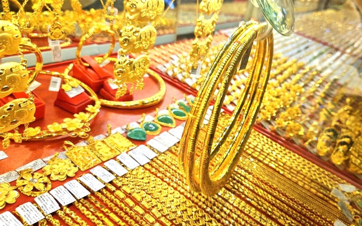 Chốt giá vàng hôm nay ngày 15/2 tăng rất mạnh, người mua vẫn lỗ đậm