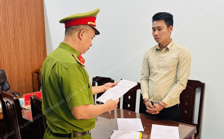 Bắt tạm giam thanh niên bẻ khóa điện thoại, chuyển tiền ngân hàng nạp game 'nổ hũ'- Ảnh 1. Bắt tạm giam thanh niên bẻ khóa điện thoại, chuyển tiền ngân hàng nạp game 'nổ hũ'- Ảnh 1.