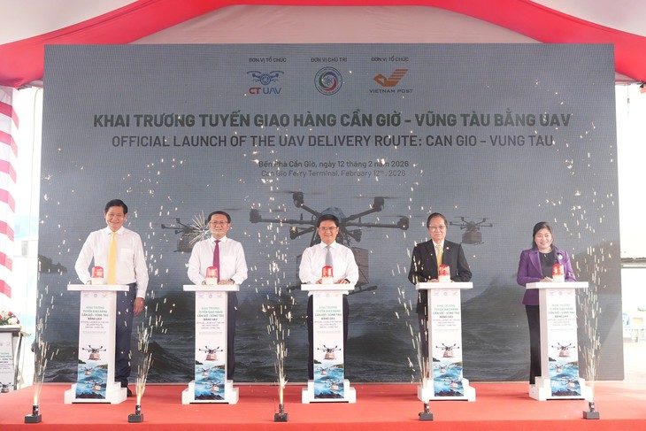 Khai trương tuyến vận chuyển bưu chính bằng thiết bị bay không người lái (UA V) kết nối Cần Giờ - Vũng Tàu- Ảnh 1.