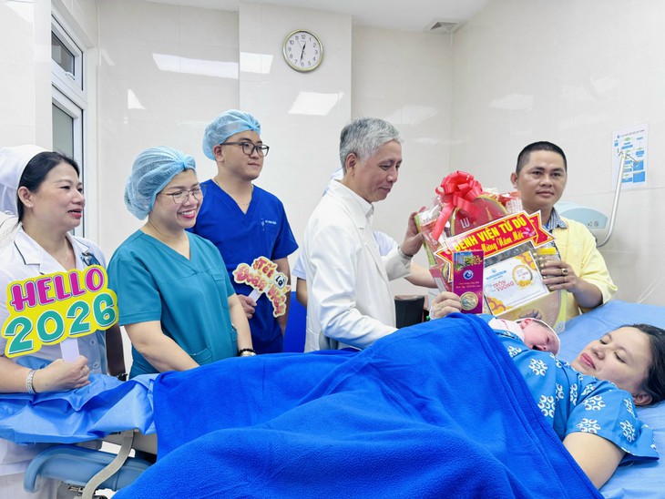 Đón chào những bé 'ngựa vàng' đầu tiên của năm Bính Ngọ ở TPHCM- Ảnh 2. Đón chào những bé 'ngựa vàng' đầu tiên của năm Bính Ngọ ở TPHCM- Ảnh 2.