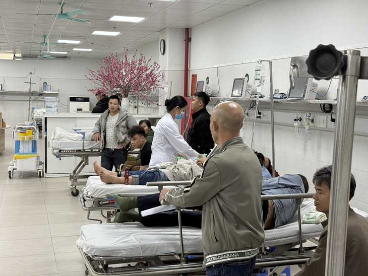 Gần 88 nghìn bệnh nhân, trong đó 3.000 ca nặng điều trị trong ngày mùng 1 Tết Bính Ngọ- Ảnh 1. Gần 88 nghìn bệnh nhân, trong đó 3.000 ca nặng điều trị trong ngày mùng 1 Tết Bính Ngọ- Ảnh 1.