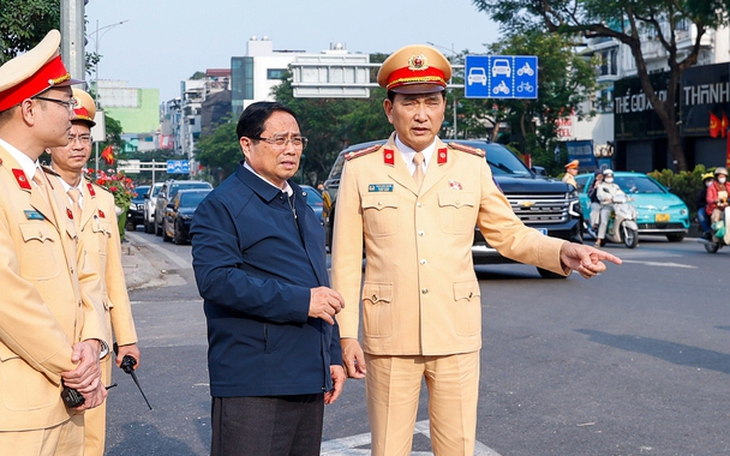 Thủ tướng động viên lực lượng CSGT, an ninh mạng làm nhiệm vụ đêm 29 Tết