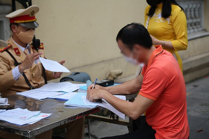 Tài xế xe buýt vi phạm nồng độ cồn trong ngày mùng 1 Tết- Ảnh 5. Tài xế xe buýt vi phạm nồng độ cồn trong ngày mùng 1 Tết- Ảnh 5.