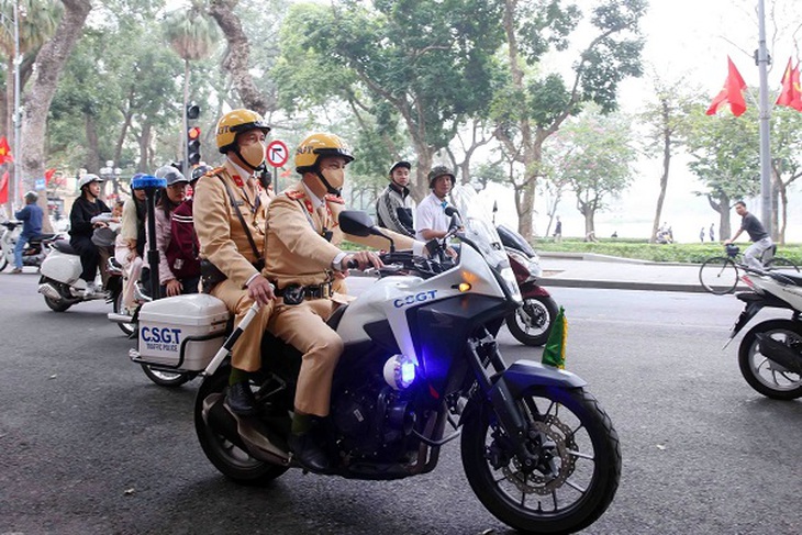 Tài xế xe buýt vi phạm nồng độ cồn trong ngày mùng 1 Tết- Ảnh 2. Tài xế xe buýt vi phạm nồng độ cồn trong ngày mùng 1 Tết- Ảnh 2.
