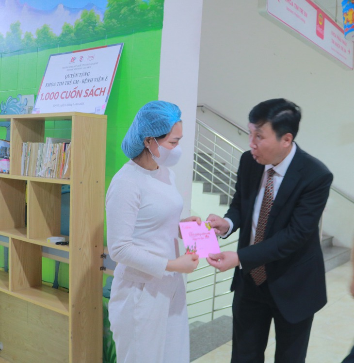 Giao thừa trắng đêm ở Bệnh viện E: Nhiều ca nguy kịch được cấp cứu kịp thời- Ảnh 5. Giao thừa trắng đêm ở Bệnh viện E: Nhiều ca nguy kịch được cấp cứu kịp thời- Ảnh 5.