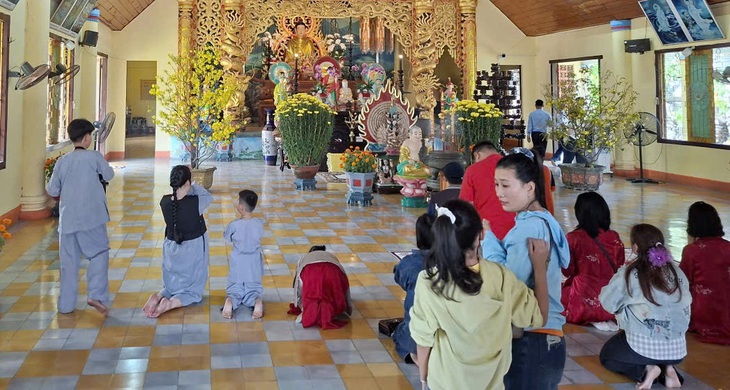 Du xuân thăm ngôi chùa làm bằng vỏ ốc độc đáo ở miền Trung- Ảnh 9. Du xuân thăm ngôi chùa làm bằng vỏ ốc độc đáo ở miền Trung- Ảnh 9.