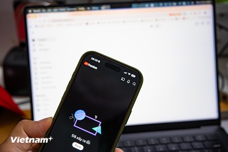 Trang chủ YouTube bất ngờ trống trơn, không hiện video trong ngày Mùng 2 Tết- Ảnh 1.