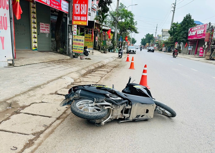 Bắt tài xế lái xe không biển số, có hành vi chống đối tại chốt kiểm tra nồng độ cồn- Ảnh 1. Bắt tài xế lái xe không biển số, có hành vi chống đối tại chốt kiểm tra nồng độ cồn- Ảnh 1.