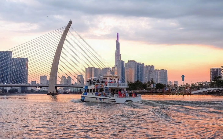 Du khách hào hứng trải nghiệm dạo sông Sài Gòn, nghe cồng chiêng Tây Nguyên dịp Tết - Ảnh 8. Du khách hào hứng trải nghiệm dạo sông Sài Gòn, nghe cồng chiêng Tây Nguyên dịp Tết - Ảnh 8.