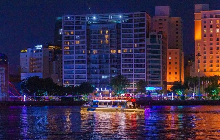 Du khách hào hứng trải nghiệm dạo sông Sài Gòn, nghe cồng chiêng Tây Nguyên dịp Tết - Ảnh 9. Du khách hào hứng trải nghiệm dạo sông Sài Gòn, nghe cồng chiêng Tây Nguyên dịp Tết - Ảnh 9.