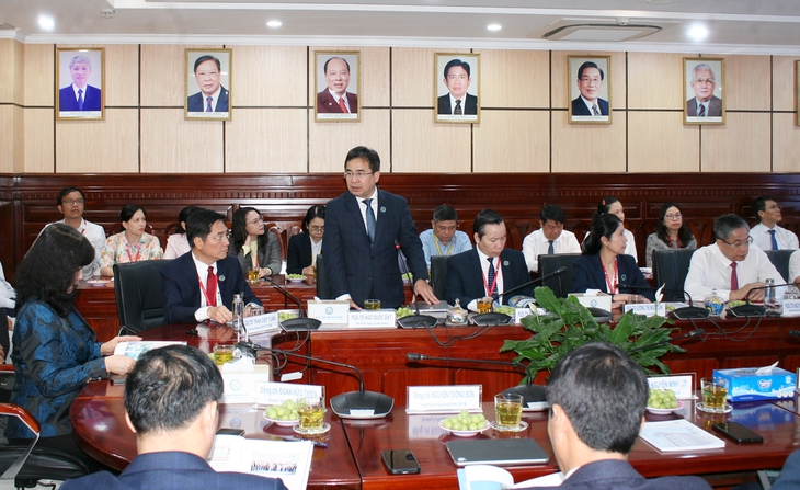 Bộ trưởng Đào Hồng Lan thăm, chúc Tết thầy trò ĐH Y Dược TPHCM- Ảnh 3. Bộ trưởng Đào Hồng Lan thăm, chúc Tết thầy trò ĐH Y Dược TPHCM- Ảnh 3.