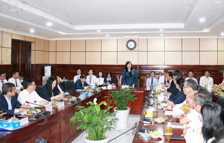 Bộ trưởng Đào Hồng Lan thăm, chúc Tết thầy trò ĐH Y Dược TPHCM- Ảnh 1. Bộ trưởng Đào Hồng Lan thăm, chúc Tết thầy trò ĐH Y Dược TPHCM- Ảnh 1.