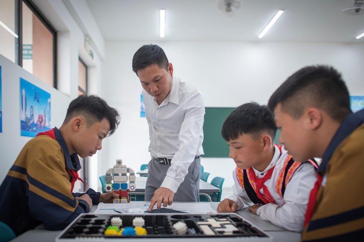 A group of people in a classroom  AI-generated content may be incorrect.