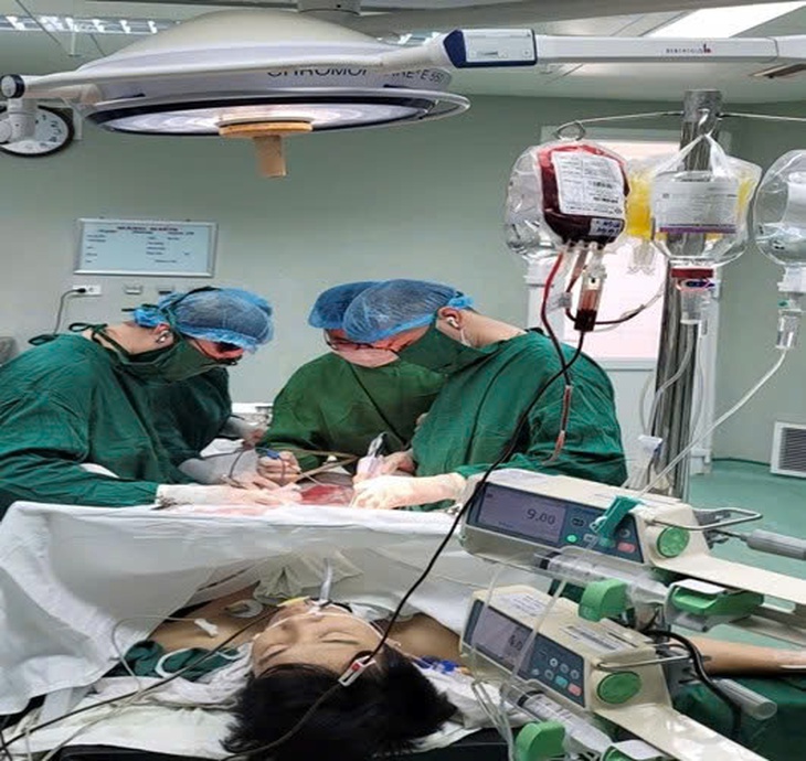Báo động đỏ liên viện cứu nam thanh niên vỡ gan, sốc mất máu nguy kịch- Ảnh 1. Báo động đỏ liên viện cứu nam thanh niên vỡ gan, sốc mất máu nguy kịch- Ảnh 1.