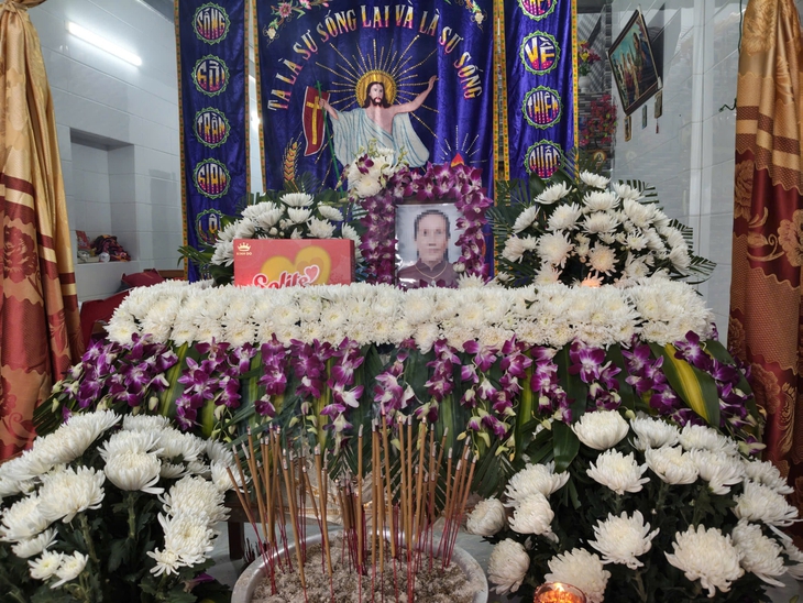 Đại tang nơi miền quê nghèo ngày đầu năm- Ảnh 2. Đại tang nơi miền quê nghèo ngày đầu năm- Ảnh 2.