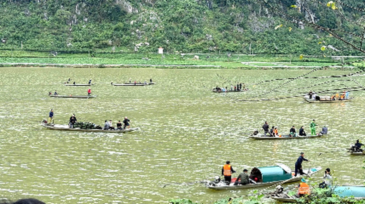 Khen thưởng nhiều cá nhân, tập thể tham gia cứu nạn vụ chìm đò trên sông Gianh- Ảnh 2. Khen thưởng nhiều cá nhân, tập thể tham gia cứu nạn vụ chìm đò trên sông Gianh- Ảnh 2.