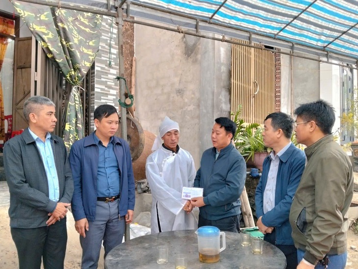 Đại tang nơi miền quê nghèo ngày đầu năm- Ảnh 4. Đại tang nơi miền quê nghèo ngày đầu năm- Ảnh 4.