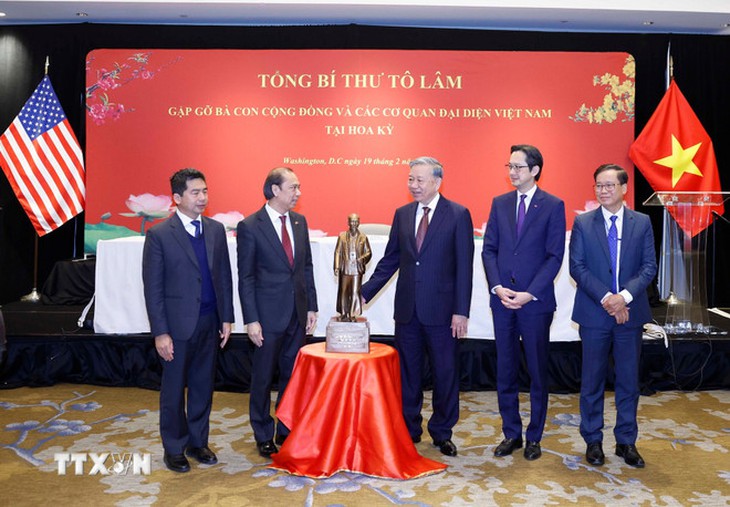 Tổng Bí thư Tô Lâm gặp gỡ bà con cộng đồng người Việt Nam tại Hoa Kỳ- Ảnh 1. Tổng Bí thư Tô Lâm gặp gỡ bà con cộng đồng người Việt Nam tại Hoa Kỳ- Ảnh 1.