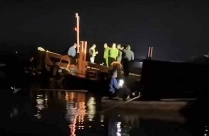 6 người mất tích sau vụ lật tàu chở khách trên hồ Thác Bà- Ảnh 1.