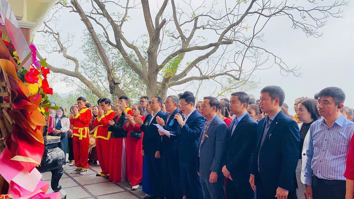 Lễ dâng bánh chưng tưởng niệm thân mẫu Chủ tịch Hồ Chí Minh- Ảnh 1. Lễ dâng bánh chưng tưởng niệm thân mẫu Chủ tịch Hồ Chí Minh- Ảnh 1.