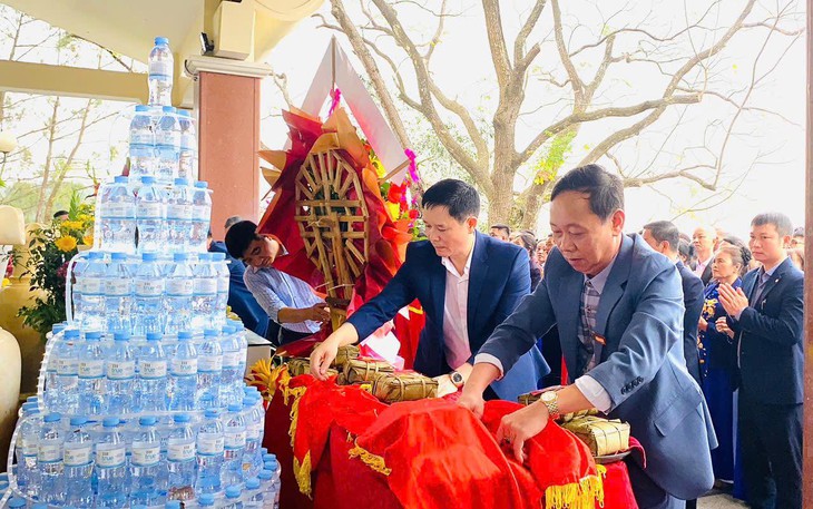 Lễ dâng bánh chưng tưởng niệm thân mẫu Chủ tịch Hồ Chí Minh- Ảnh 2. Lễ dâng bánh chưng tưởng niệm thân mẫu Chủ tịch Hồ Chí Minh- Ảnh 2.