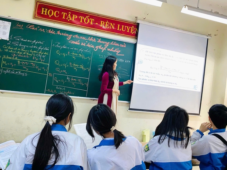 Ngày đầu trở lại trường sau Tết, giáo viên nhận tin vui về tiền thưởng- Ảnh 1. Ngày đầu trở lại trường sau Tết, giáo viên nhận tin vui về tiền thưởng- Ảnh 1.