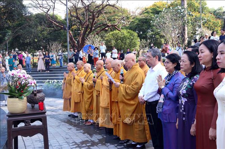 Lễ cầu nguyện quốc thái dân an và tưởng niệm nạn nhân đại dịch COVID-19- Ảnh 1.