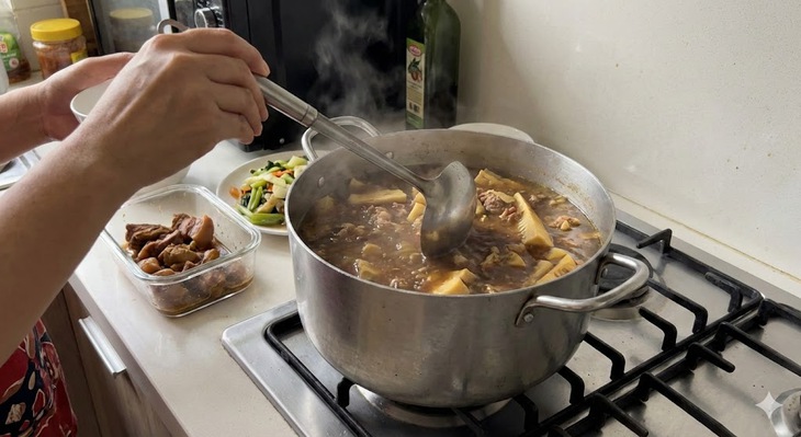 Dọn tủ lạnh sau Tết: 6 loại thức ăn thừa buộc phải vứt bỏ dù tiếc đến mấy- Ảnh 1.