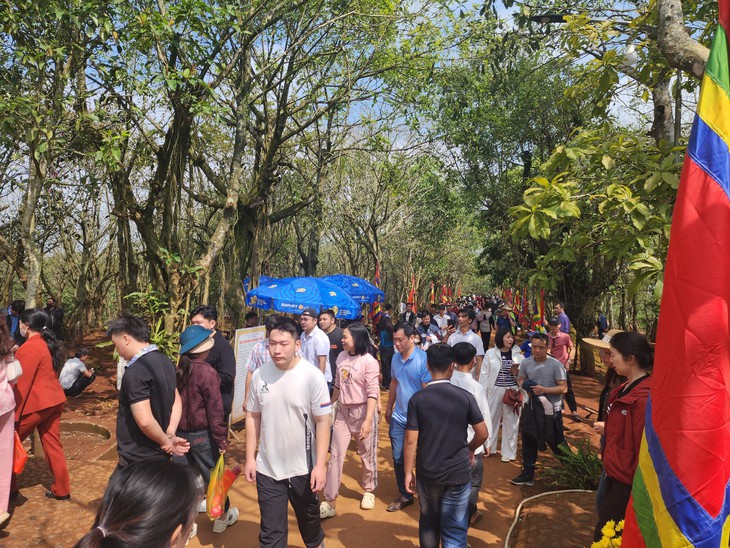 ‘Huyệt đạo’ thiêng trên đỉnh Ngàn Nưa khoác lên mình diện mạo mới- Ảnh 3. ‘Huyệt đạo’ thiêng trên đỉnh Ngàn Nưa khoác lên mình diện mạo mới- Ảnh 3.