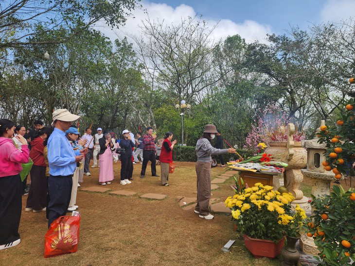 ‘Huyệt đạo’ thiêng trên đỉnh Ngàn Nưa khoác lên mình diện mạo mới- Ảnh 4. ‘Huyệt đạo’ thiêng trên đỉnh Ngàn Nưa khoác lên mình diện mạo mới- Ảnh 4.