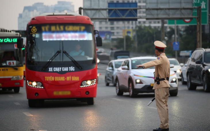Ngày cuối nghỉ Tết, giao thông Hà Nội diễn biến thế nào?- Ảnh 1.