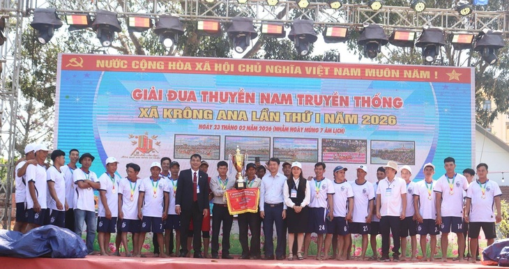 Tranh tài sôi nổi tại giải đua thuyền nam truyền thống tại Đắk Lắk- Ảnh 6.