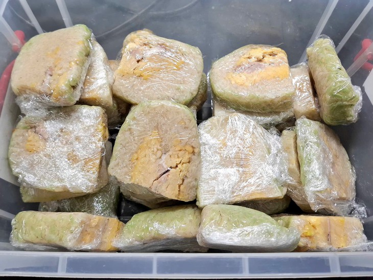 Sau Tết, đừng cố 'cứu' bánh chưng, giò chả đã mốc hoặc có mùi lạ- Ảnh 2.