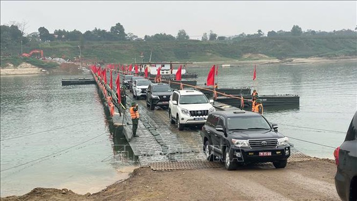 Tạm dừng khai thác cầu phao qua sông Lô để bảo đảm an toàn giao thông- Ảnh 3.