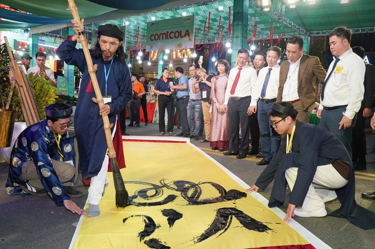 Hơn 1 triệu lượt khách đến Lễ hội Đường sách dịp Tết, doanh thu gần 8,2 tỷ đồng- Ảnh 1.