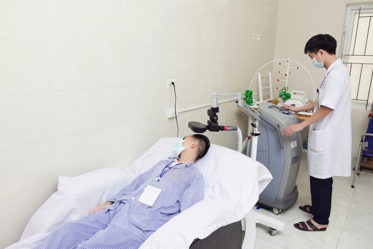 Làm chủ kỹ thuật chuyên sâu, y tế Hà Tĩnh giữ vững 'trụ cột' tuyến tỉnh- Ảnh 3.